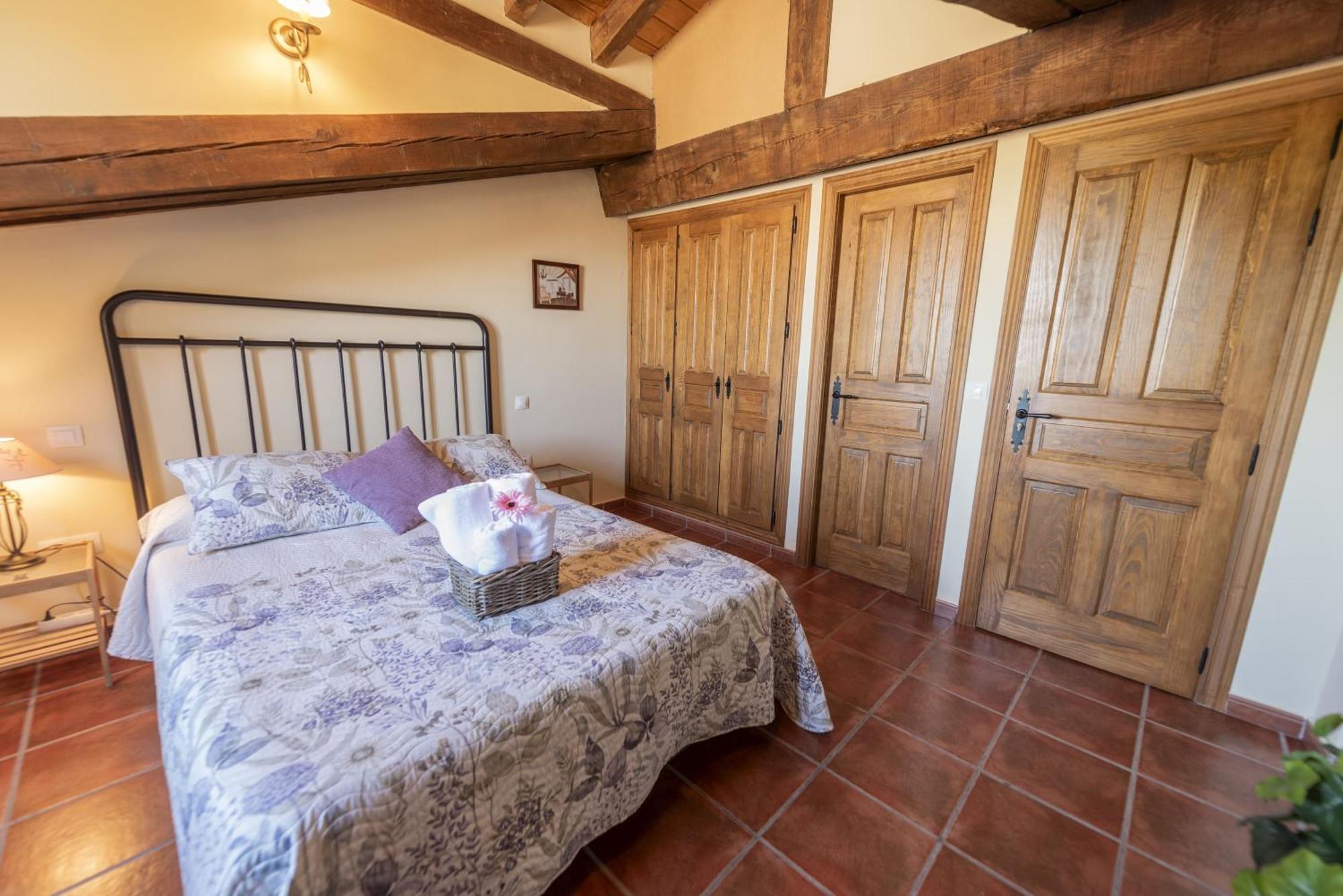 La Hacendera Entre Hoces - 20-28Pax-10 Hab Con Banos En Suite Maderuelo Exterior foto